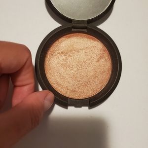 Becca Rose Gold Highlighter